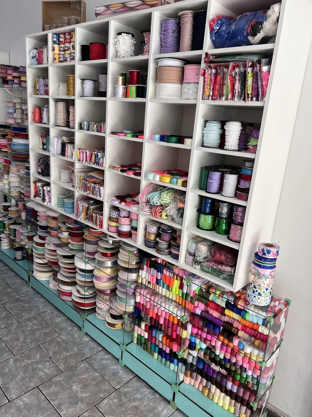 Parede de fitas de todas as cores