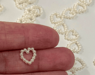 Aplique coração pérola 11mm- unidade